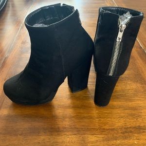 Black velvet ankle platform boot